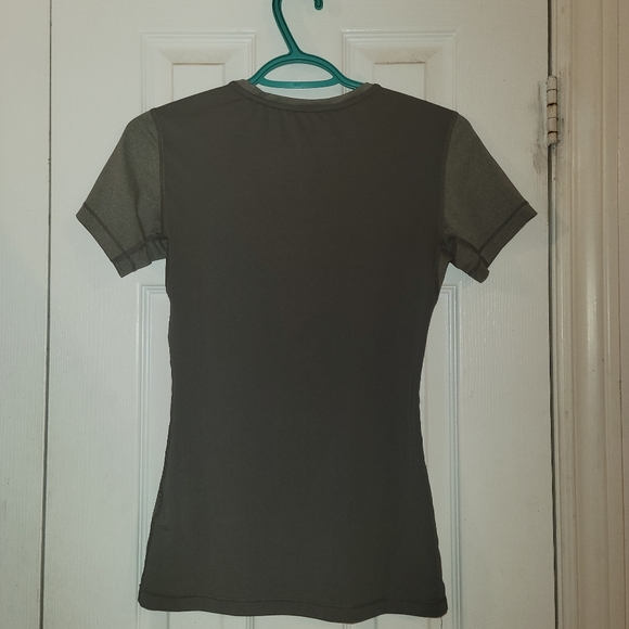 Nike Pro workout shirt - Picture 2 of 3